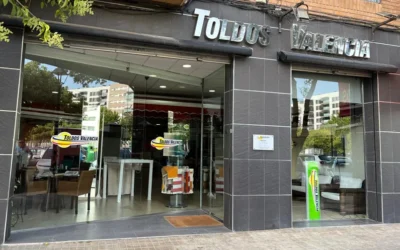 Renovamos nuestra imagen: Toldos Cofre en la fachada de Toldos Valencia